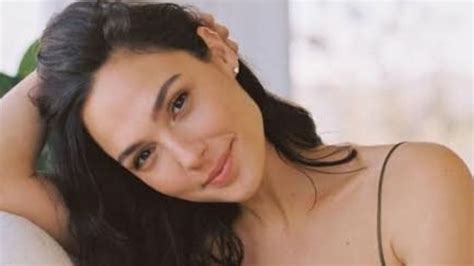 gal gadot desnuda|Desde la cama, Gal Gadot explota las redes dejando al .